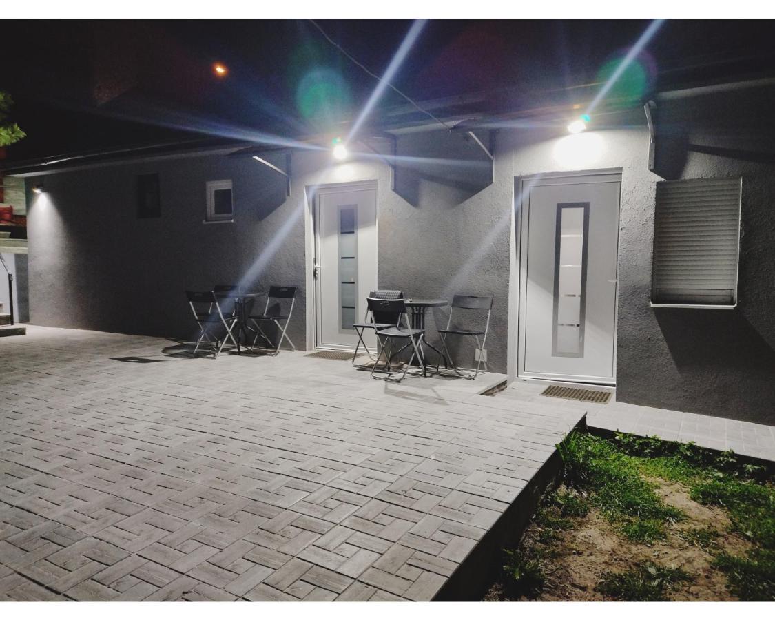 סמדרבו Apartmani Domo Sd מראה חיצוני תמונה